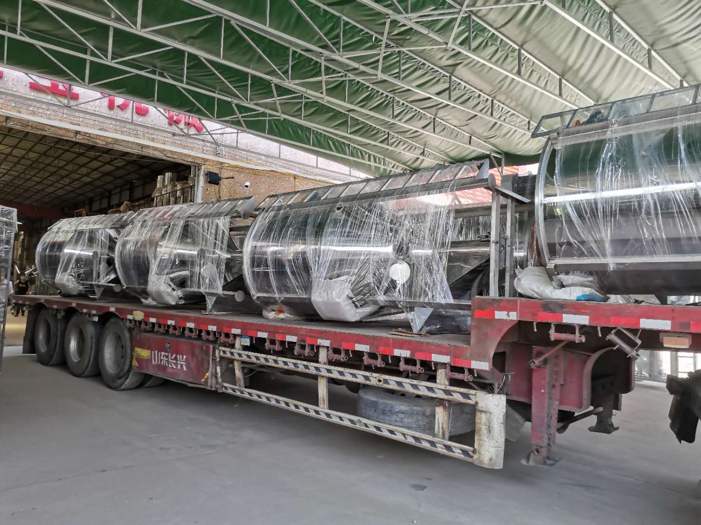 佛山羅村李總訂購4臺(tái)1T立式攪拌干燥機(jī)使用現(xiàn)場(chǎng)